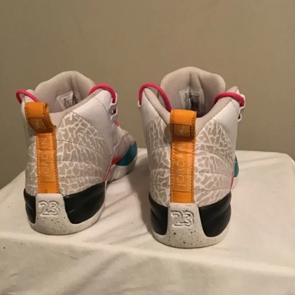 🔥😎JORDAN, unisex, size 5Y, new condition, see photos, these are immaculate 🔥